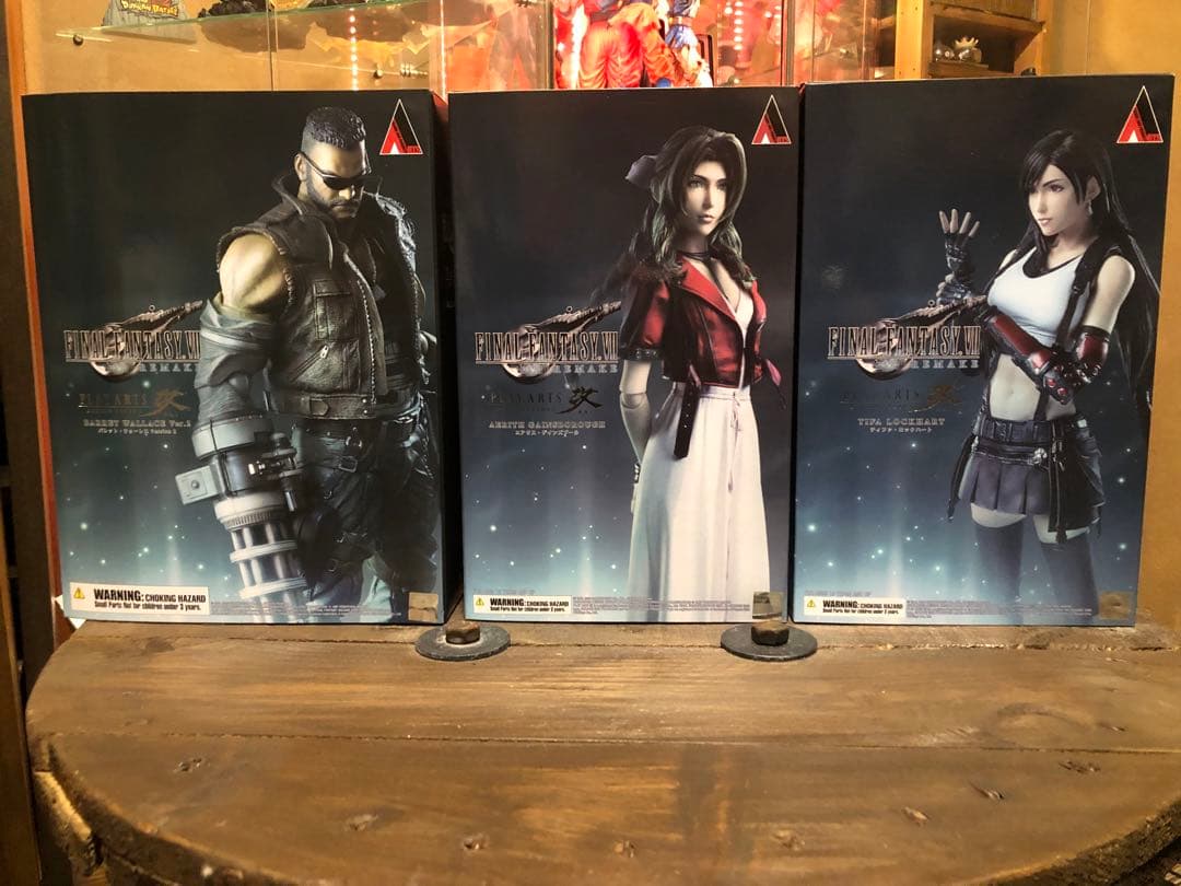プレイアーツ改　ファイナルファンタジー VII エアリス 、バレット、ティファ