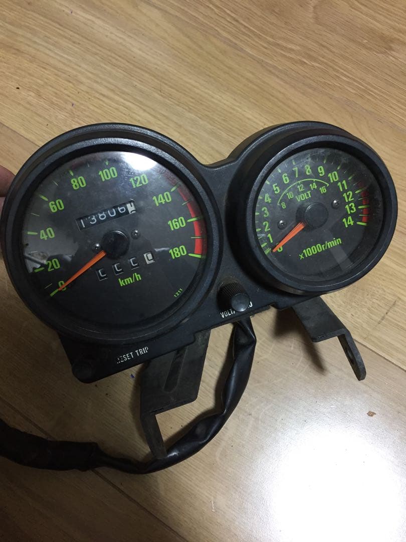 カワサキ　GPZ400F 550F ゼファー400 純正メーター　当時物　旧車