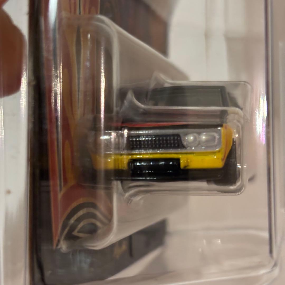 ホットウィール ジャパンコンベンション限定カー 2019(左)