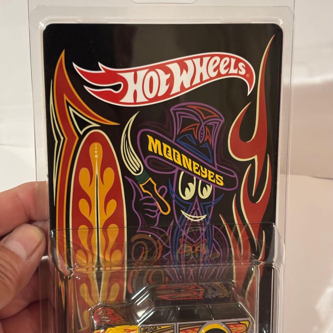 ホットウィール ジャパンコンベンション限定カー 2019(左)