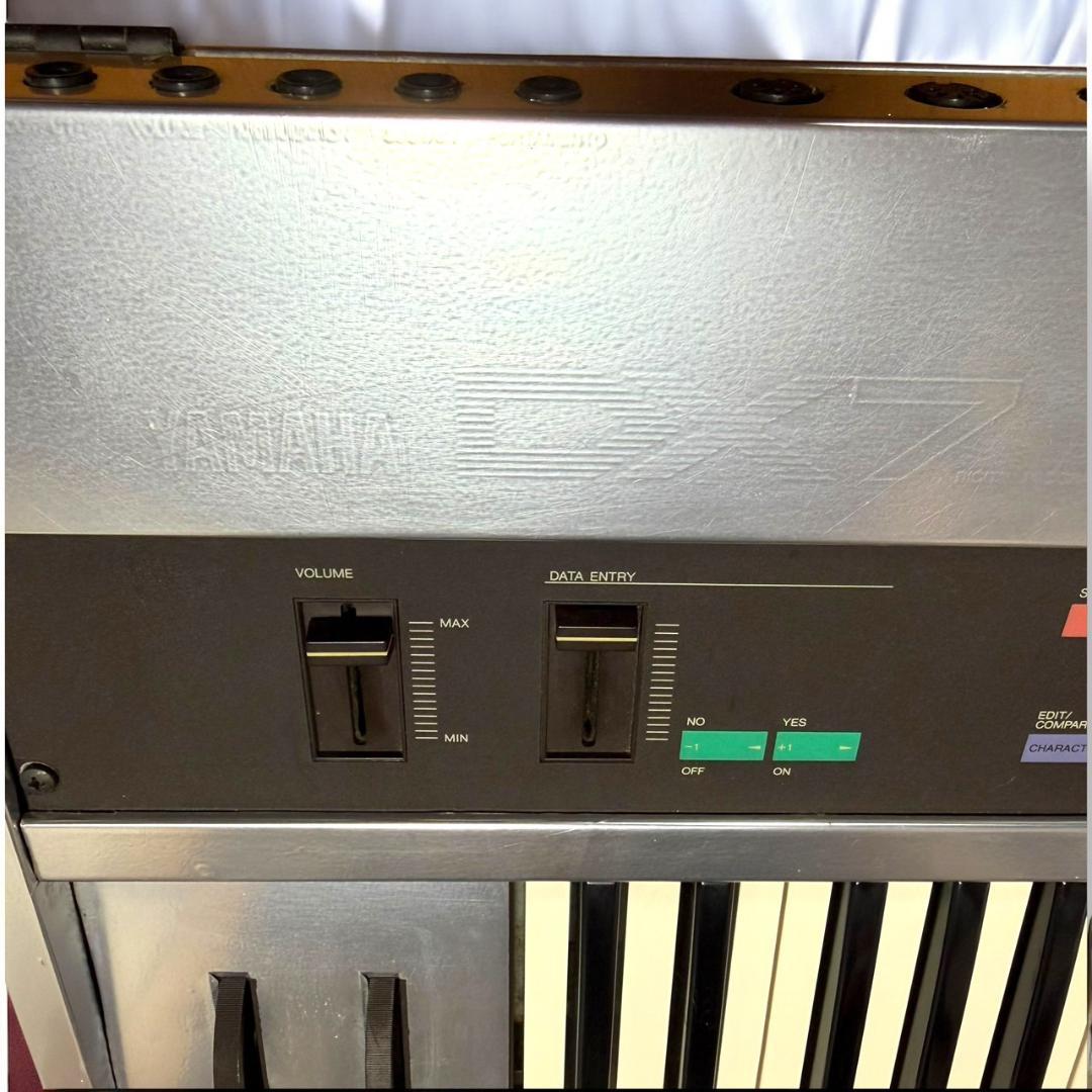 ☆良品 ヤマハ DX7 シンセサイザー VRC-107 カートリッジ付 シルバー