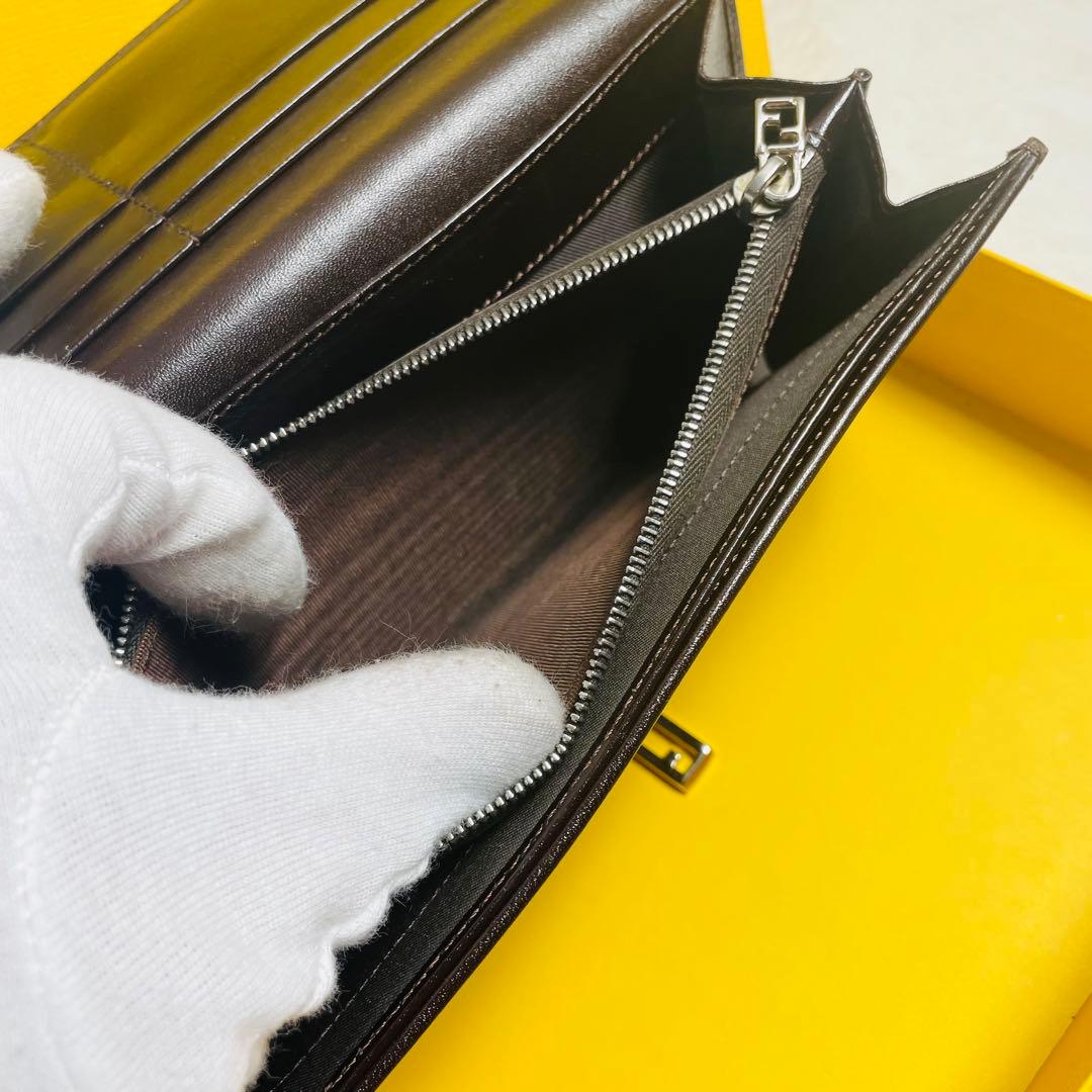 未使用級正規品FENDI フェンディ　ズッカ柄　ロングウォレット長財布　茶