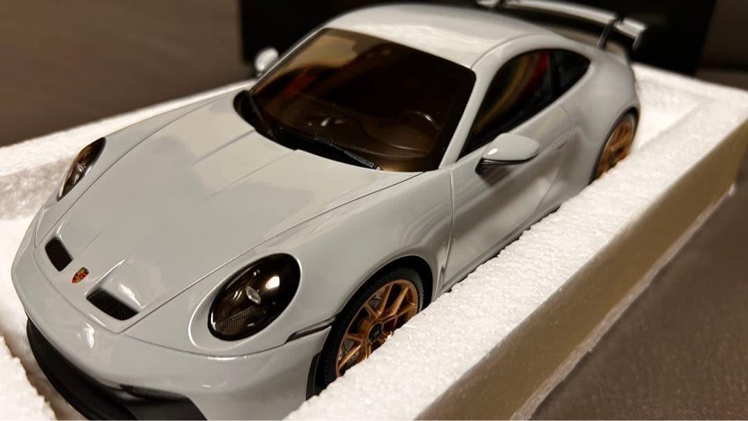 ラスト価格ミニチャンプス 1/18 ポルシェ911 (992) GT3 2021