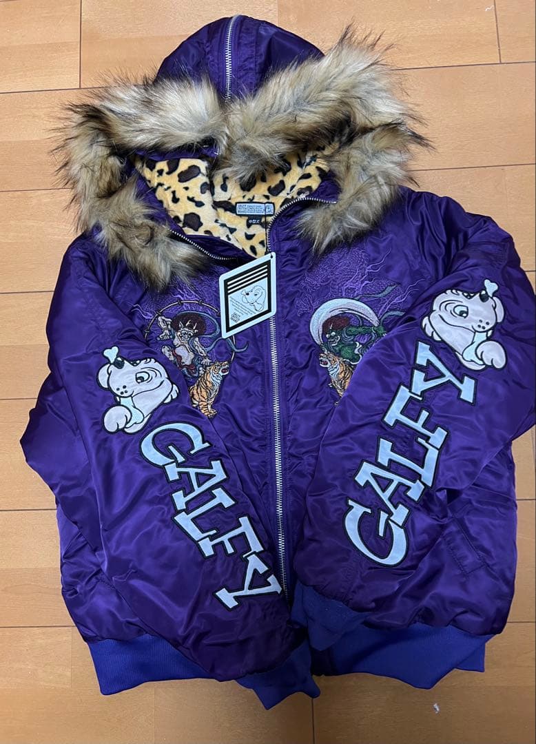裏地もあり温かいGALFY パープル ジャンパー