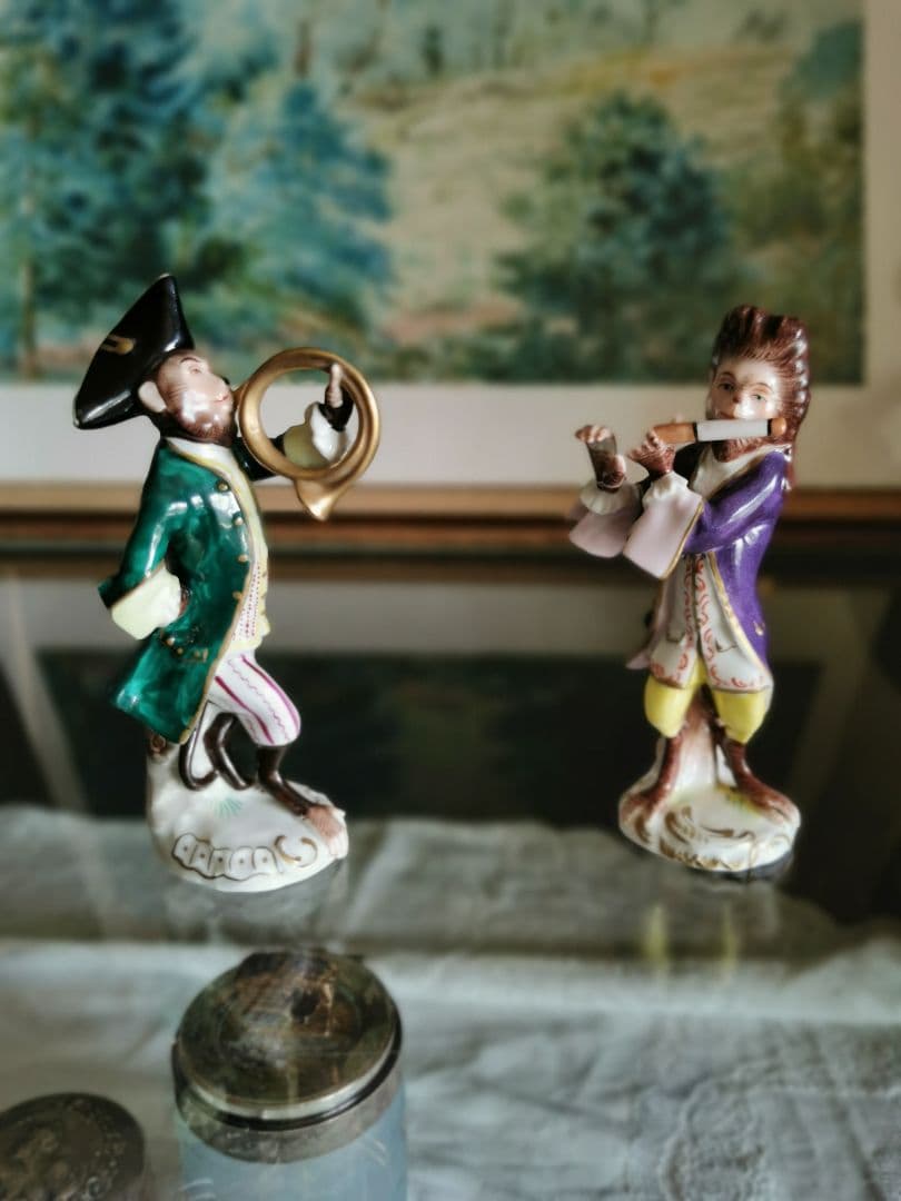 アンティーク ドイツ 正装した猿の楽隊フィギュリン 笛とホルン 人形２体セット