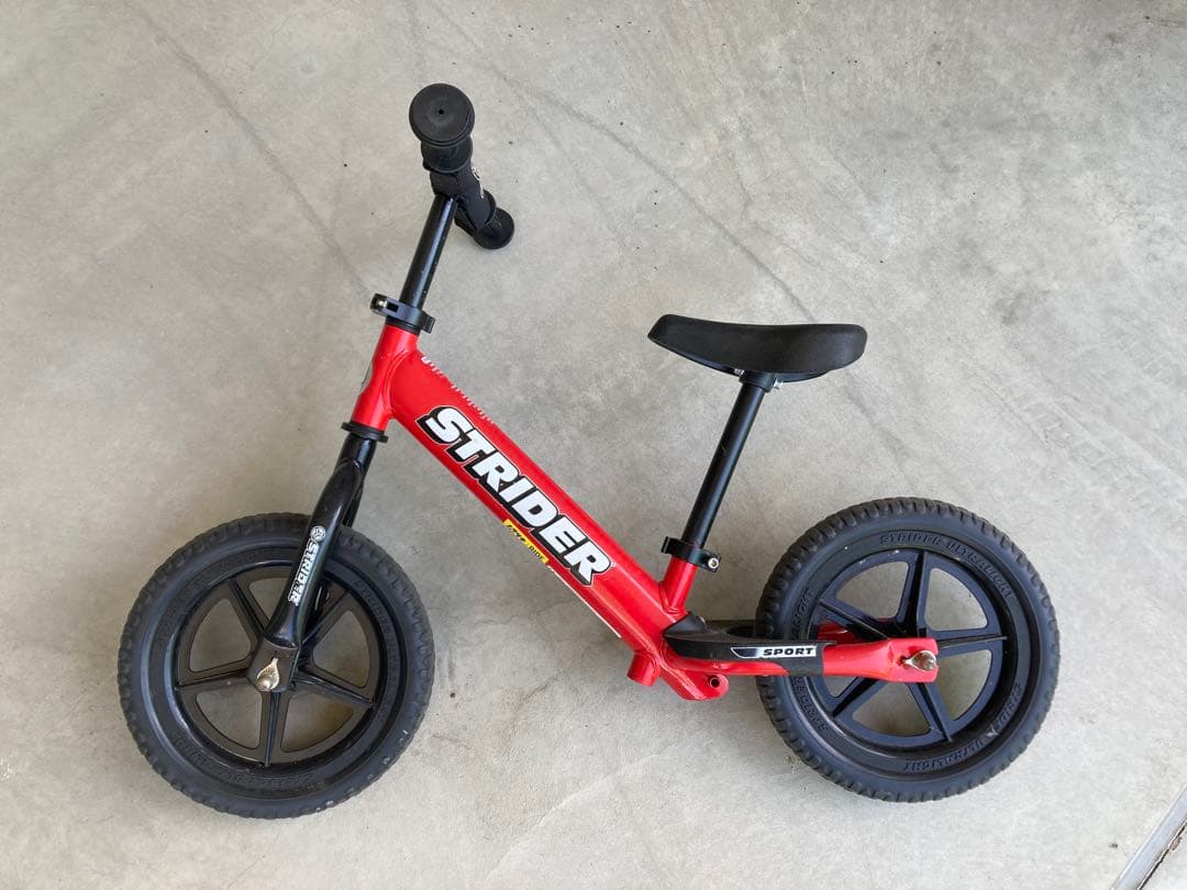 STRIDER バランスバイク 赤　肘膝サポーターセット