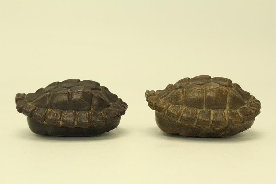 中国美術 紫泥 刻文字 亀甲羅 一対(HA532)