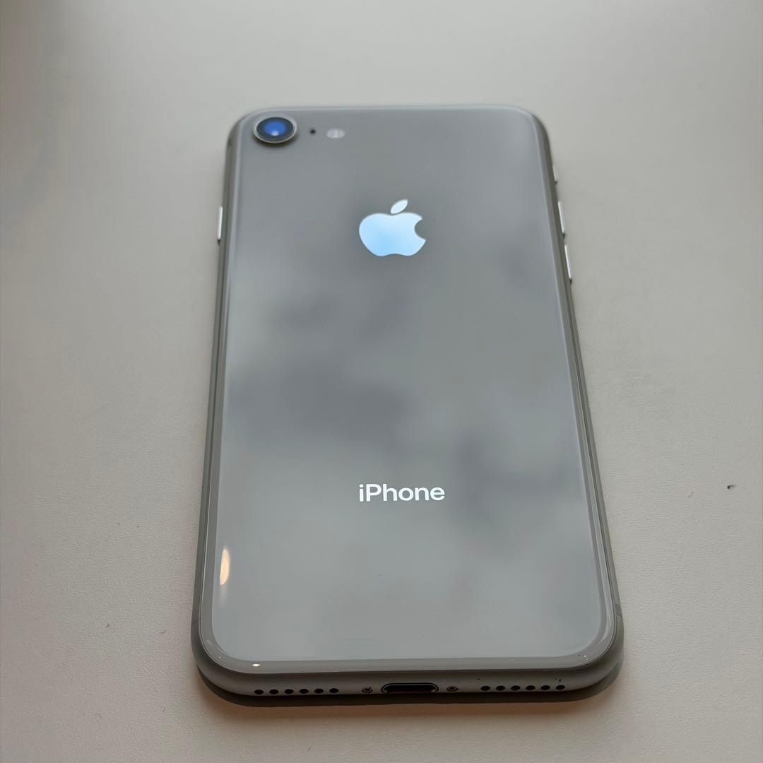 Apple iPhone 8 本体