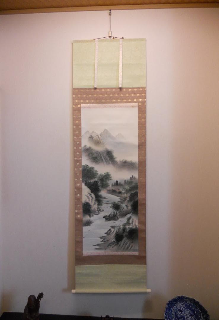 掛け軸 暁香 彩色山水之図 絹本 希少 軸装 茶道具 掛軸 美品 です。