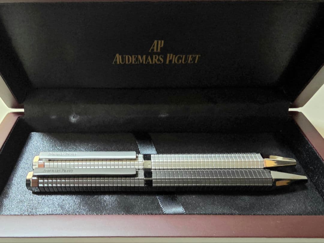 オーデマピゲ　ボールペン　シルバー・ブラック　箱付き　新品