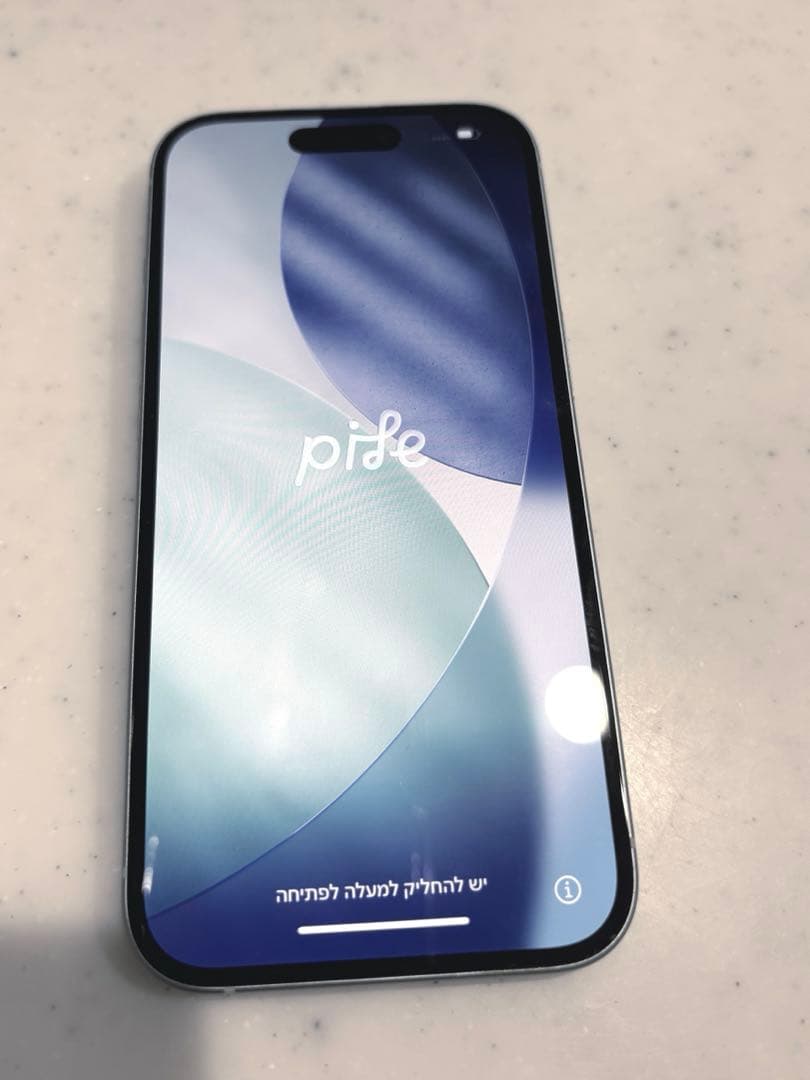 美品　iPhone15 128GB SIMフリー