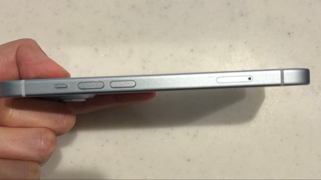 美品　iPhone15 128GB SIMフリー