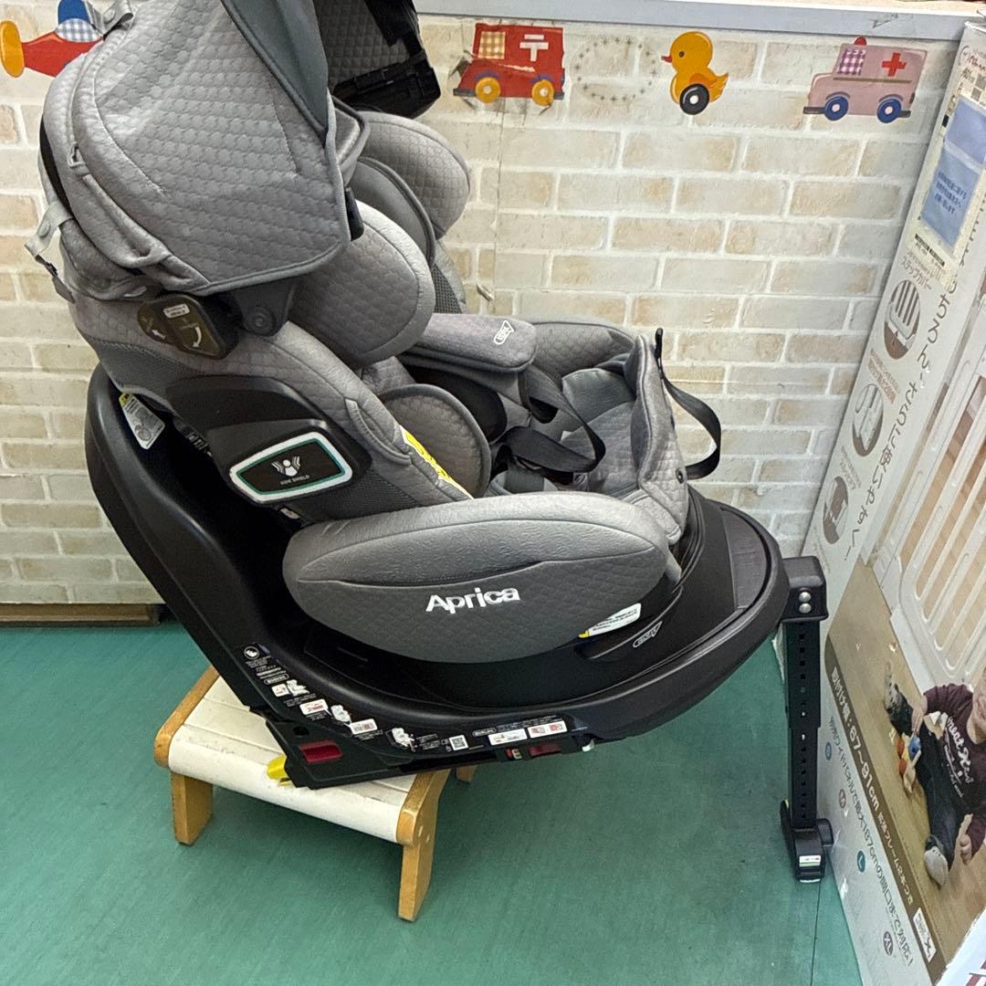 アップリカ　フラディアグロウ isofixプレミアム360°セーフティ　新生児
