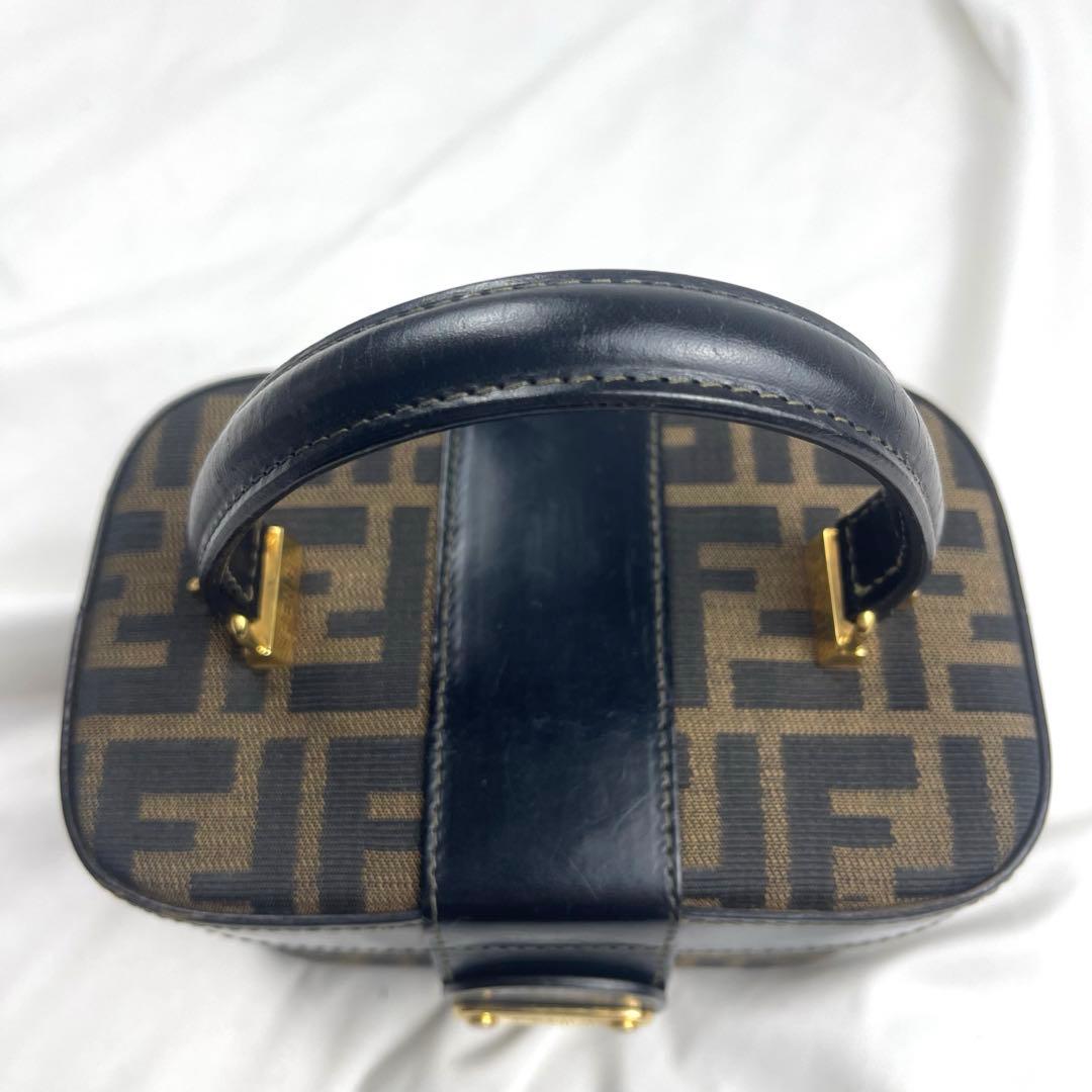 【美品】FENDI フェンディ ズッカ 2way ショルダーバッグ ヴァニティ