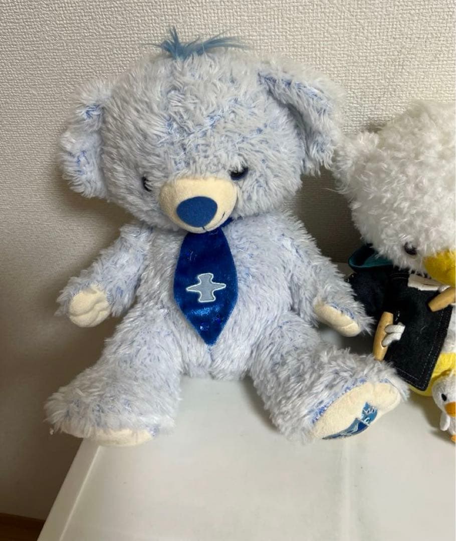 ユニベアシティのぬいぐるみ、ぬいぐるみバッチのセット（ブルー、パイ、バニラ）