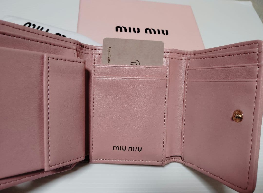 ピンクの 三つ折り財布