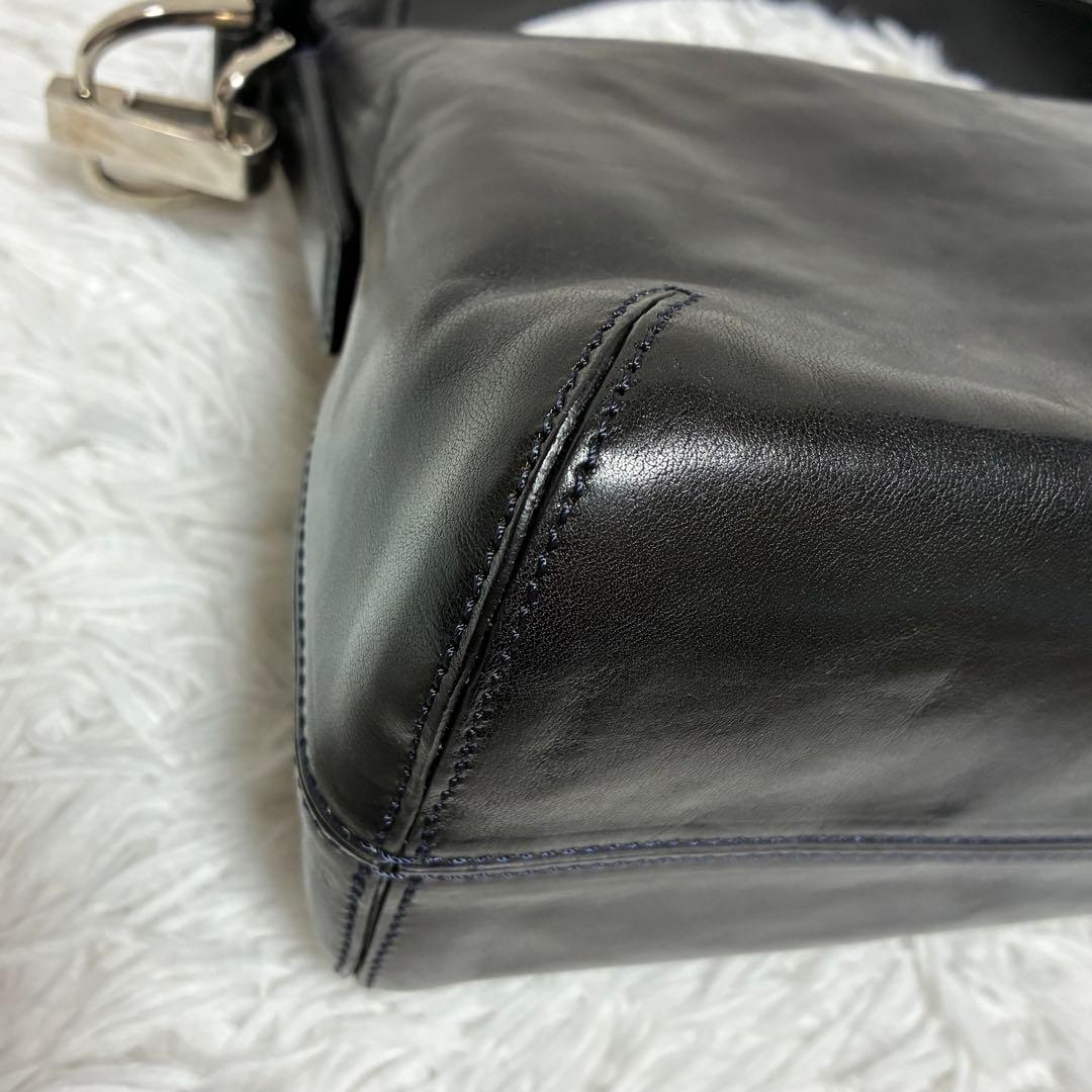 HIROFU ヒロフ　ワンショルダーバッグ　レザー　牛革　Hロゴ　ブラック