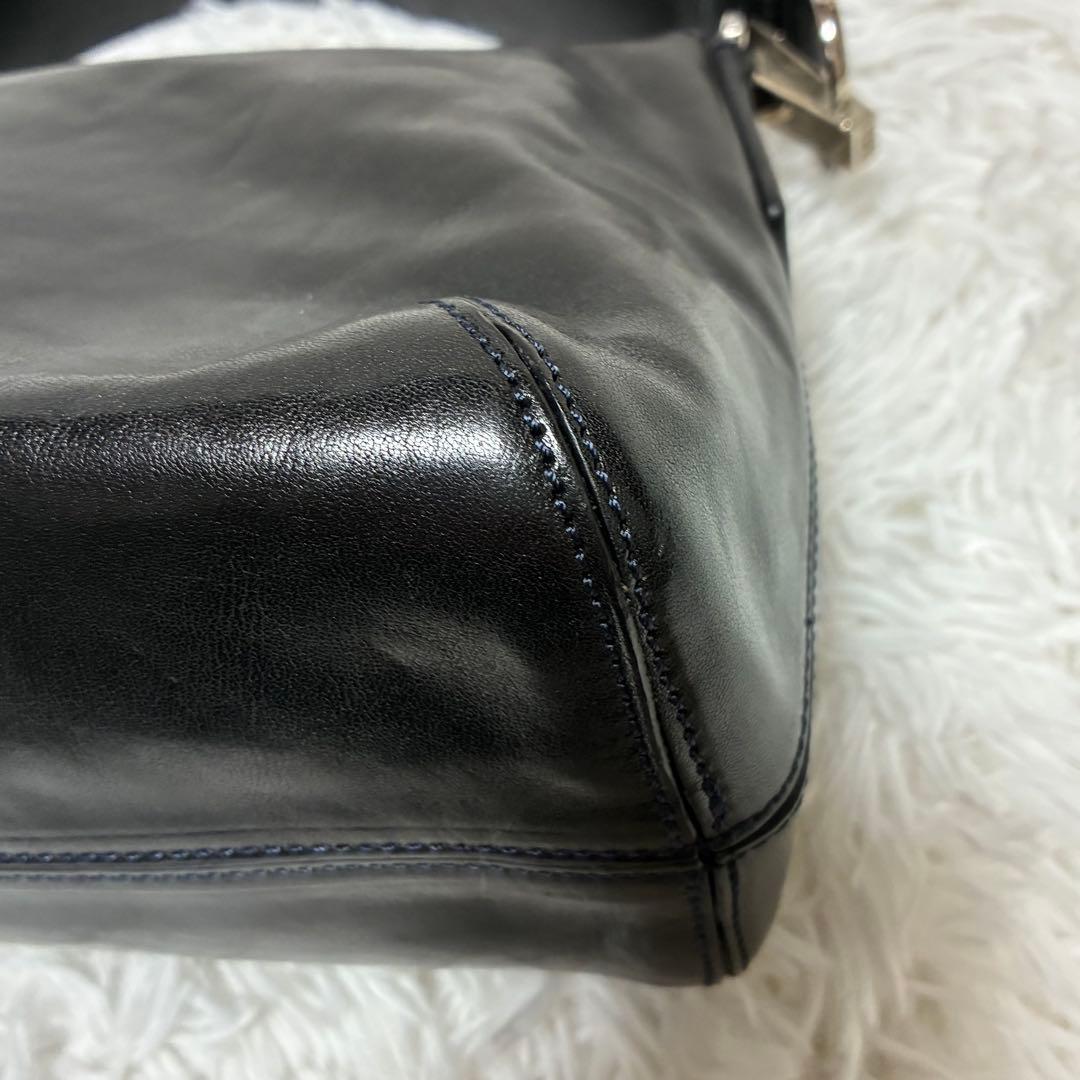 HIROFU ヒロフ　ワンショルダーバッグ　レザー　牛革　Hロゴ　ブラック