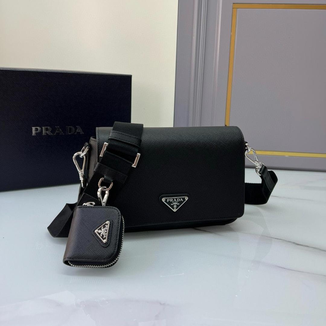 極美品ブラックショルダーバッグレザー