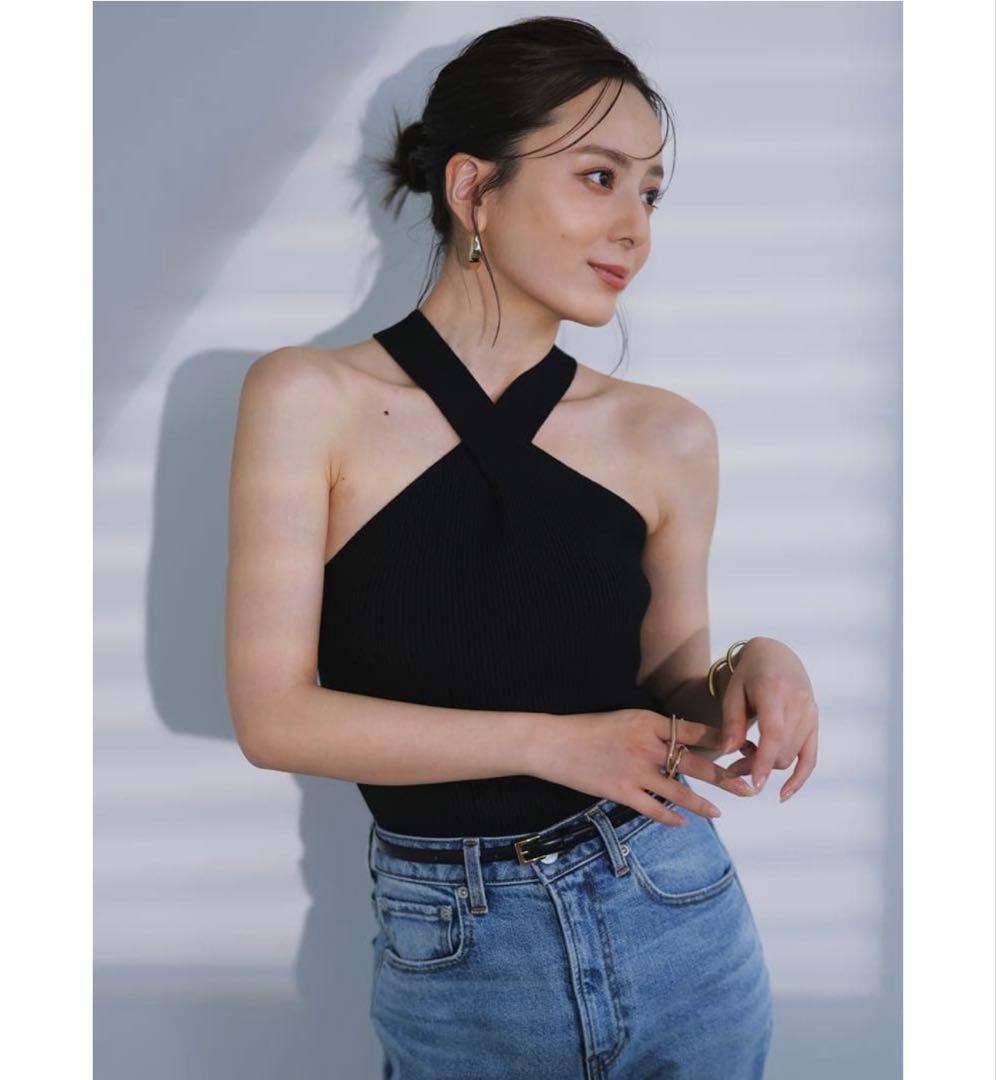 anuans ツイストホルターネックニットトップス　黒