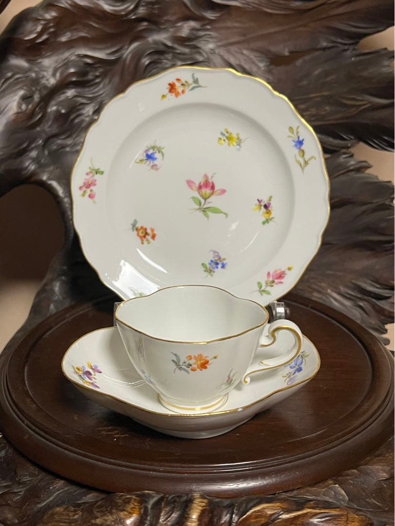 マイセン（Meissen）散らし小花　モカカップ&ソーサー《プレート付き》