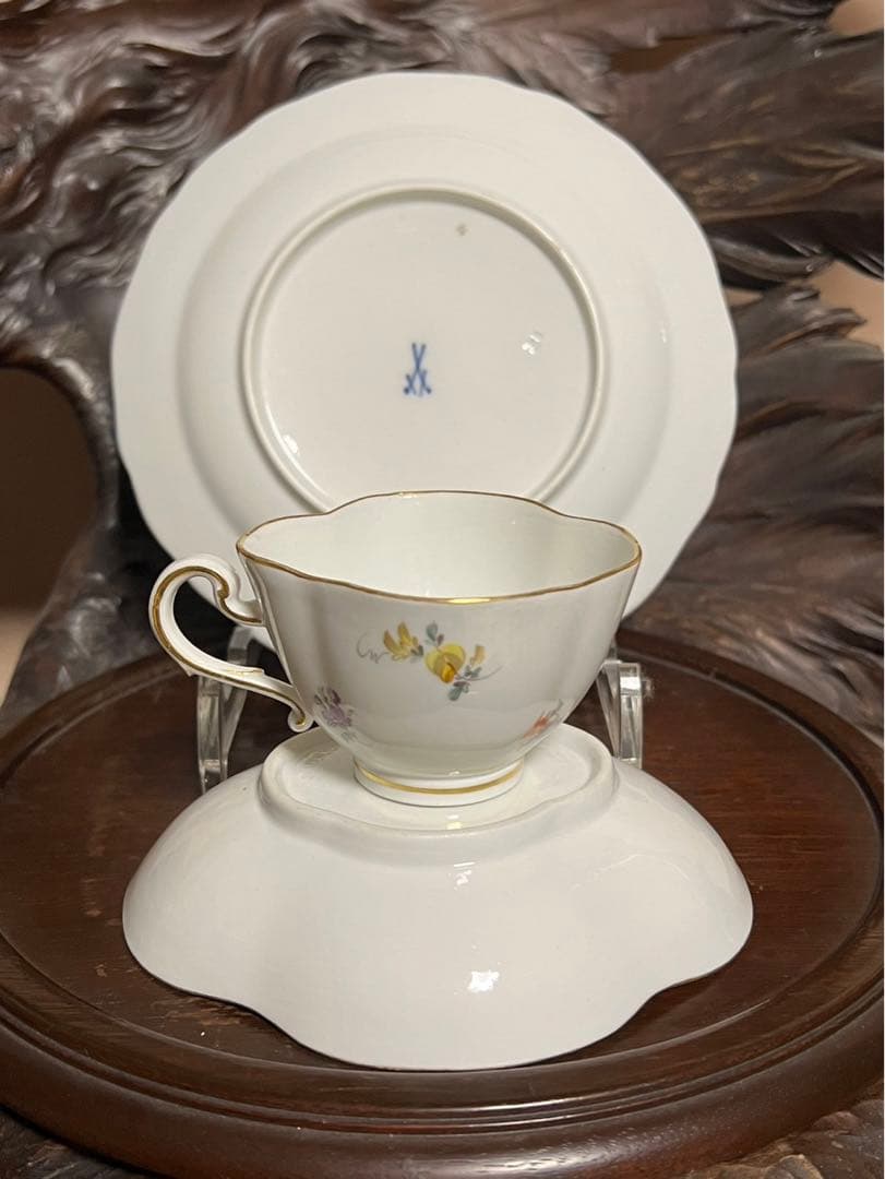 マイセン（Meissen）散らし小花　モカカップ&ソーサー《プレート付き》
