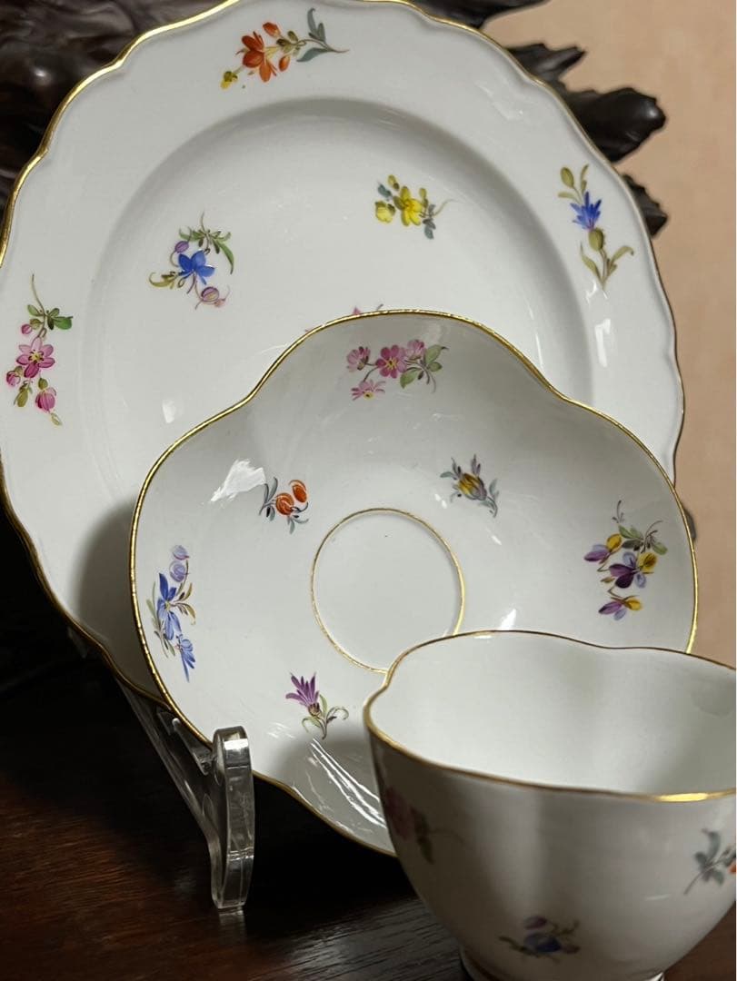 マイセン（Meissen）散らし小花　モカカップ&ソーサー《プレート付き》