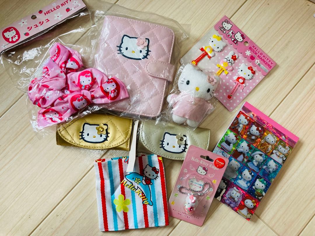 楽一番01様　キティ　ご当地　根付け60個　レトロ　キーホルダー　アルバム