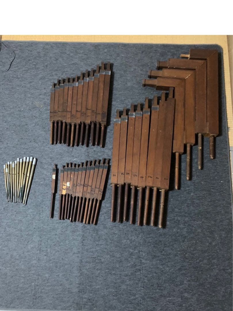 パイプオルガン　パイプ49本　 木製管37本　金属管12本