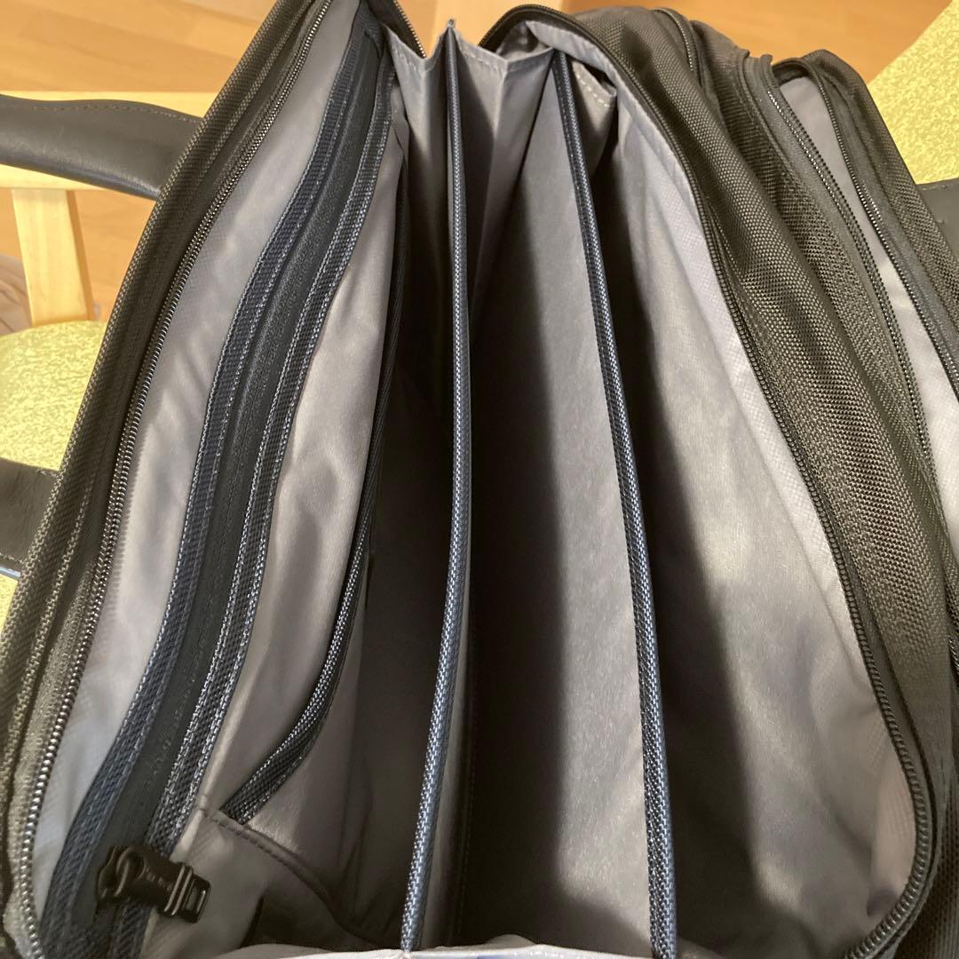TUMI ビジネスバック　ブラック