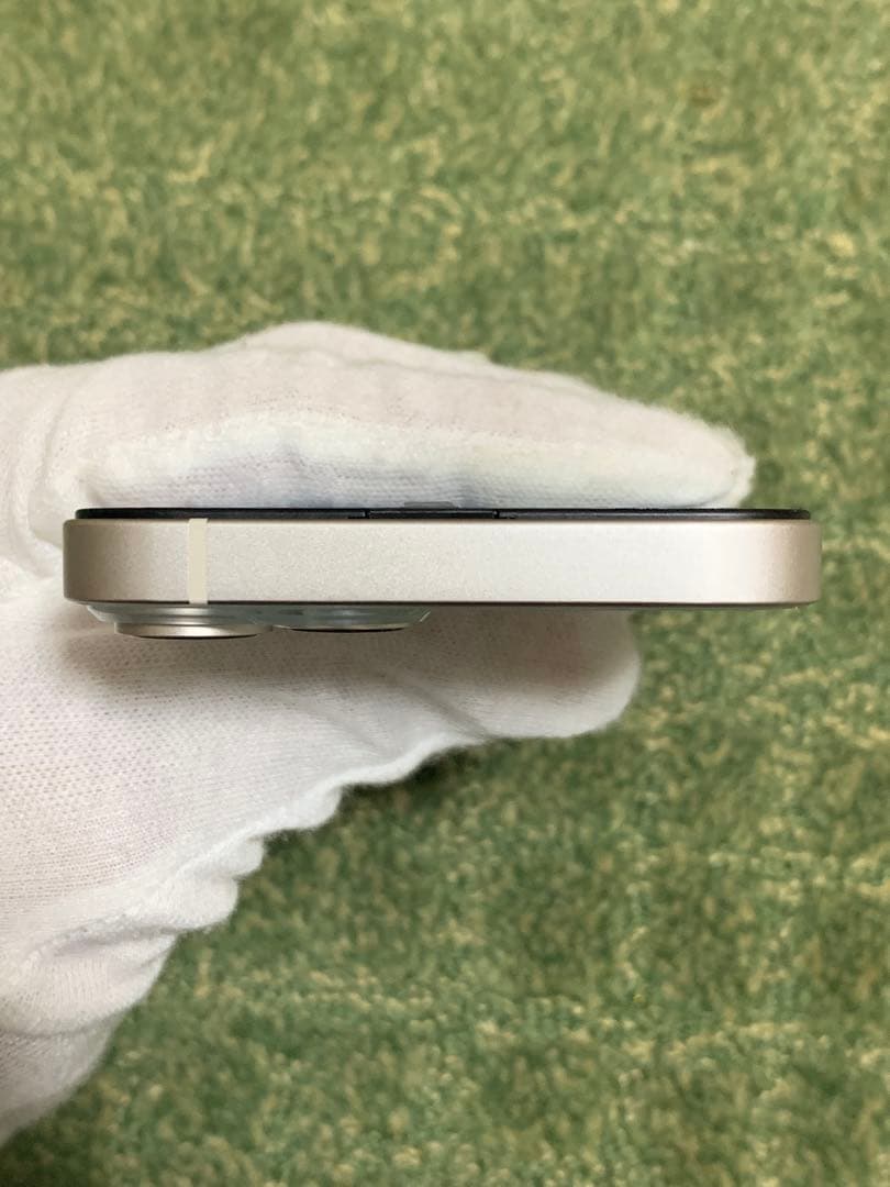 椎*ん様 【ほぼ新品同様】iPhone 14　スターライト128GB SIMフリ