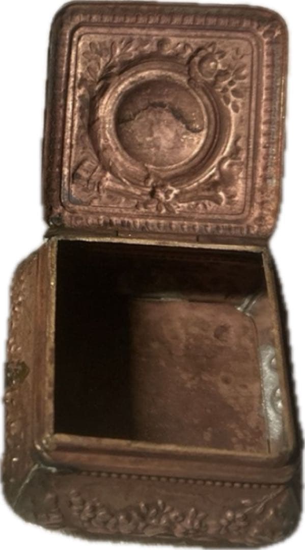 フランスアンティーク　金属製小物入れ２個セット