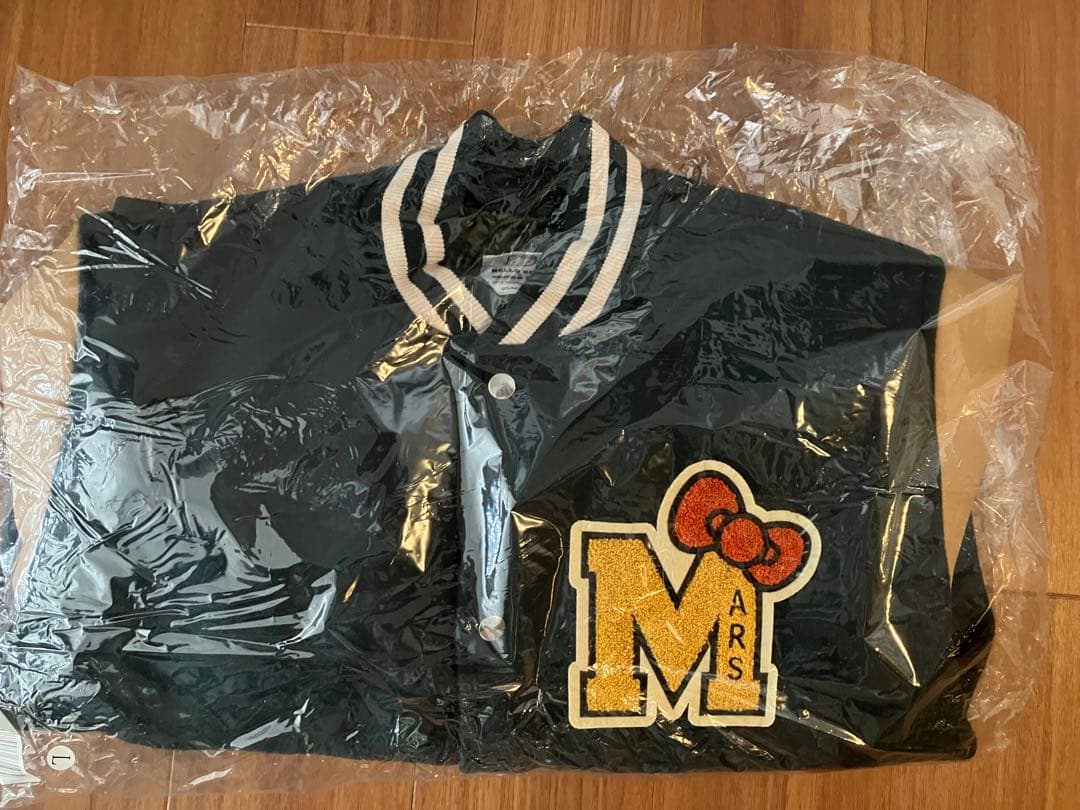 ブルーノマーズ　ハローキティコラボ　スタジャン　スタジアムジャンパー　新品未開封