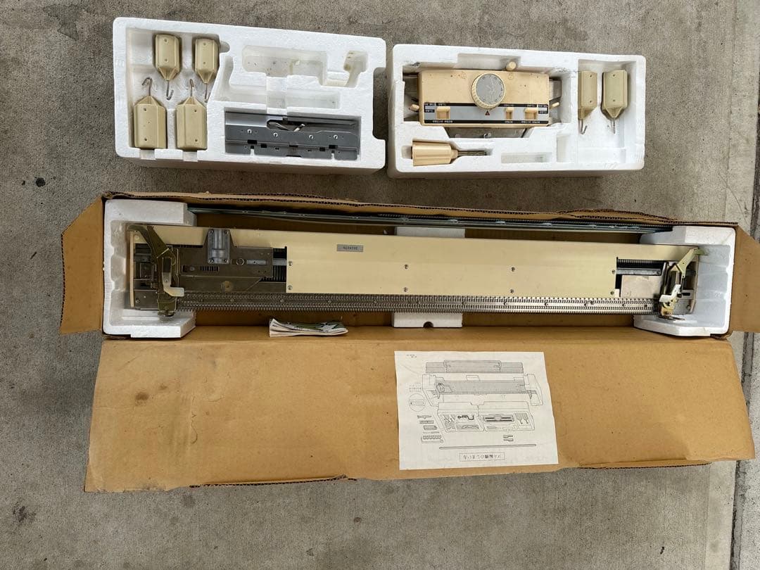 brother ゴム編み機　KR-830未確認ジャンク品扱い(H87)