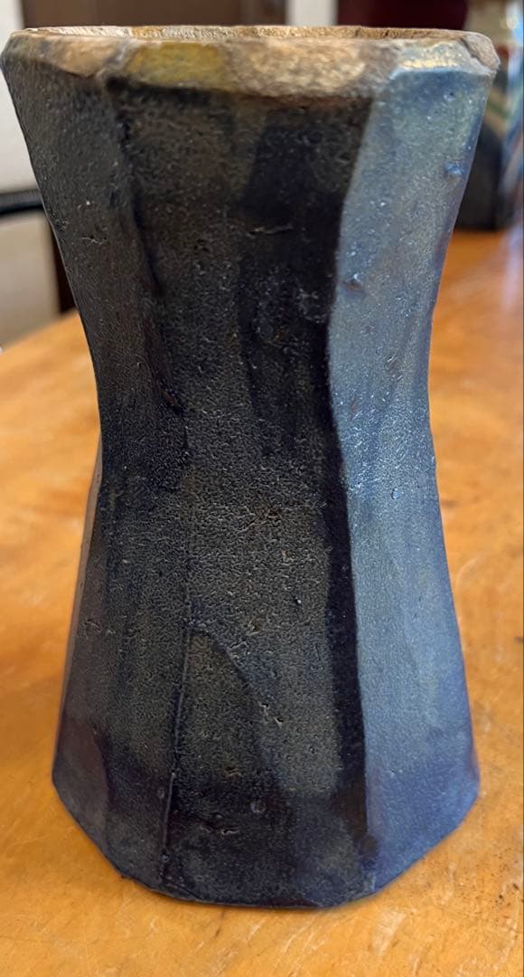 塩釉薬の六角形の花瓶