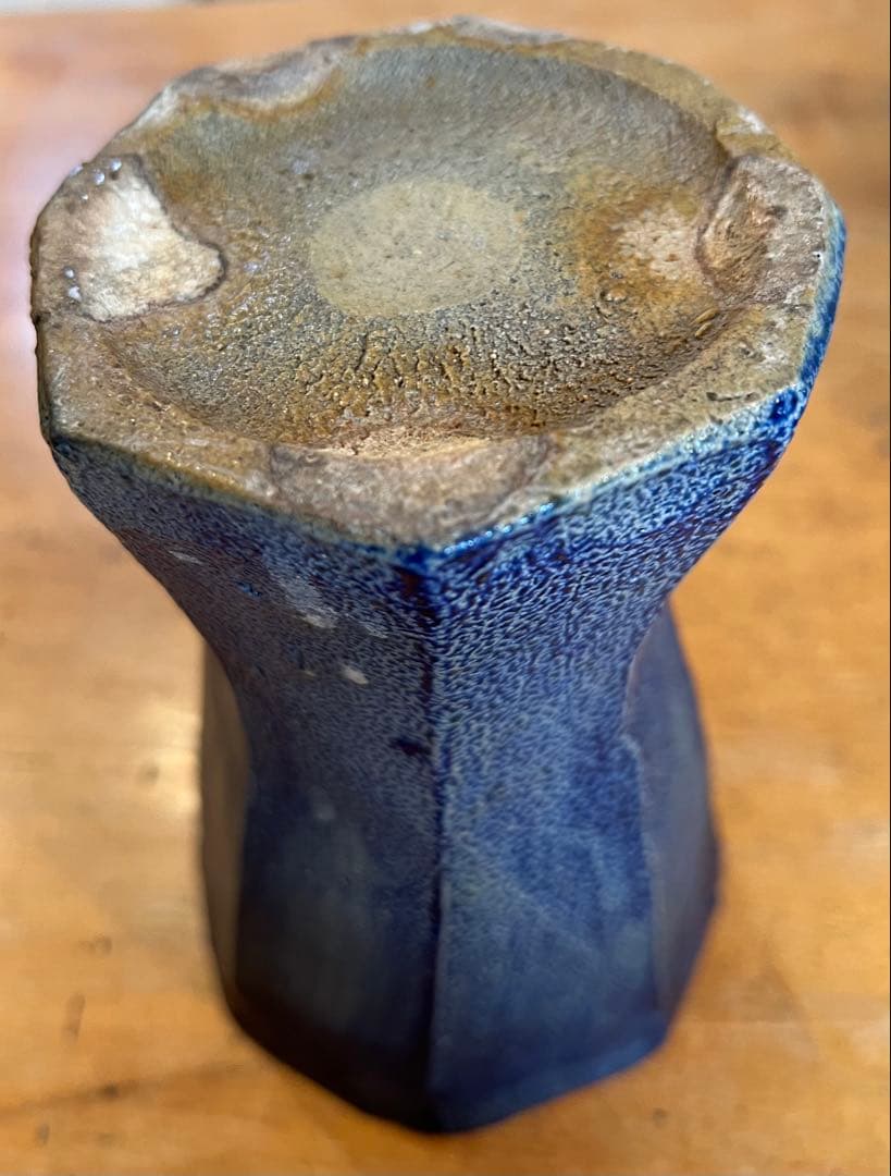 塩釉薬の六角形の花瓶