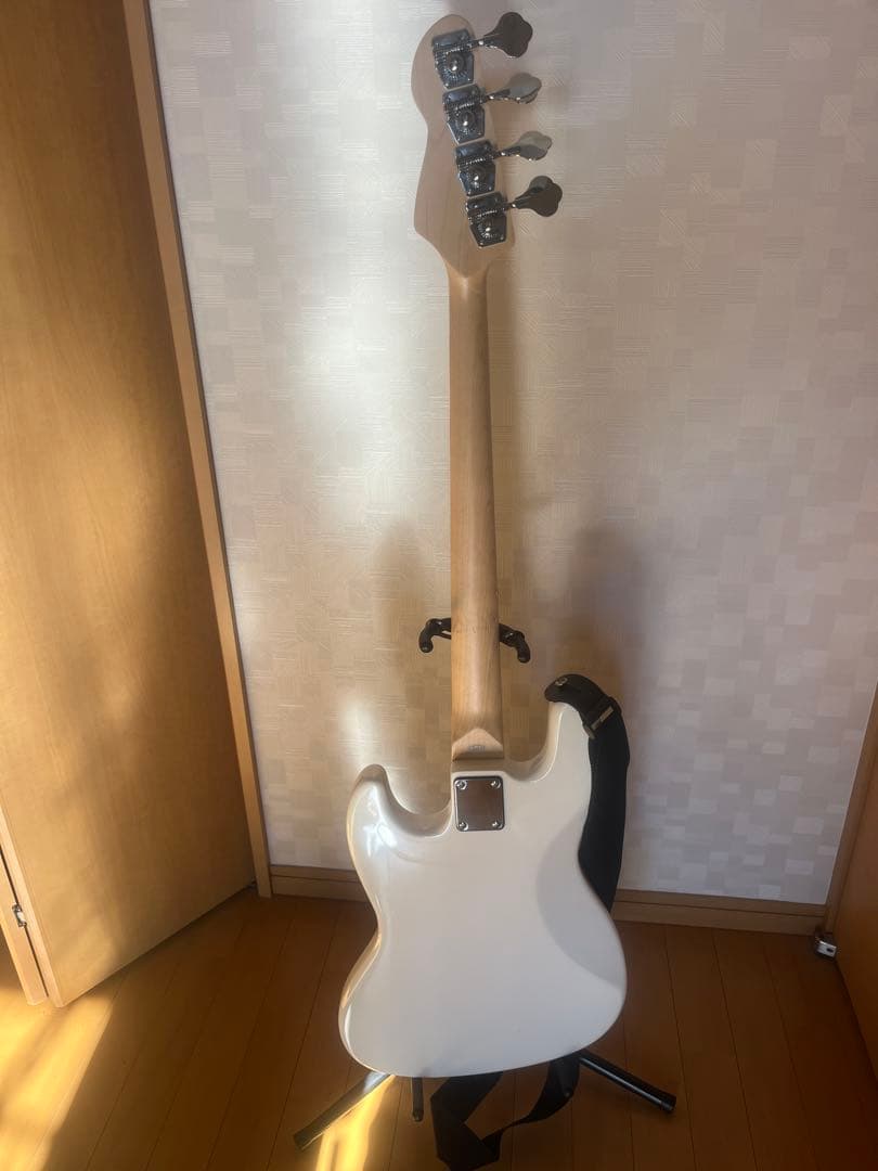 SELDER ベースギター ホワイト