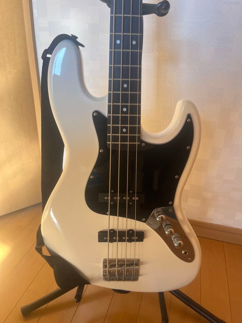 SELDER ベースギター ホワイト