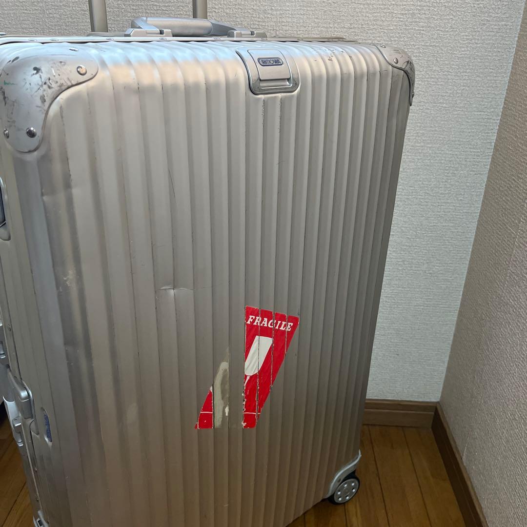 リモワ　82リットル？　4輪