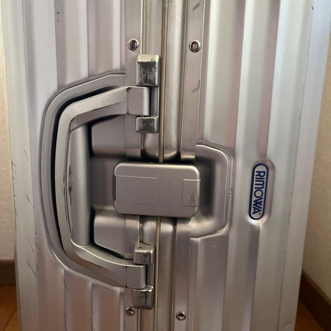 リモワ　82リットル？　4輪