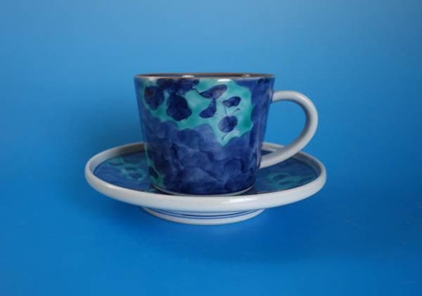 有田焼 染錦 源右衛門窯　青彩菊絵 カップ＆ソーサー 2客 碗皿 2430