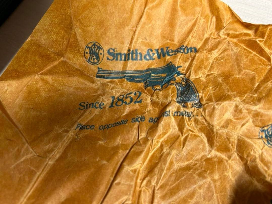 スミス&ウェッソン　ブラック手錠　アメリカ製。鍵二つあり　金属製