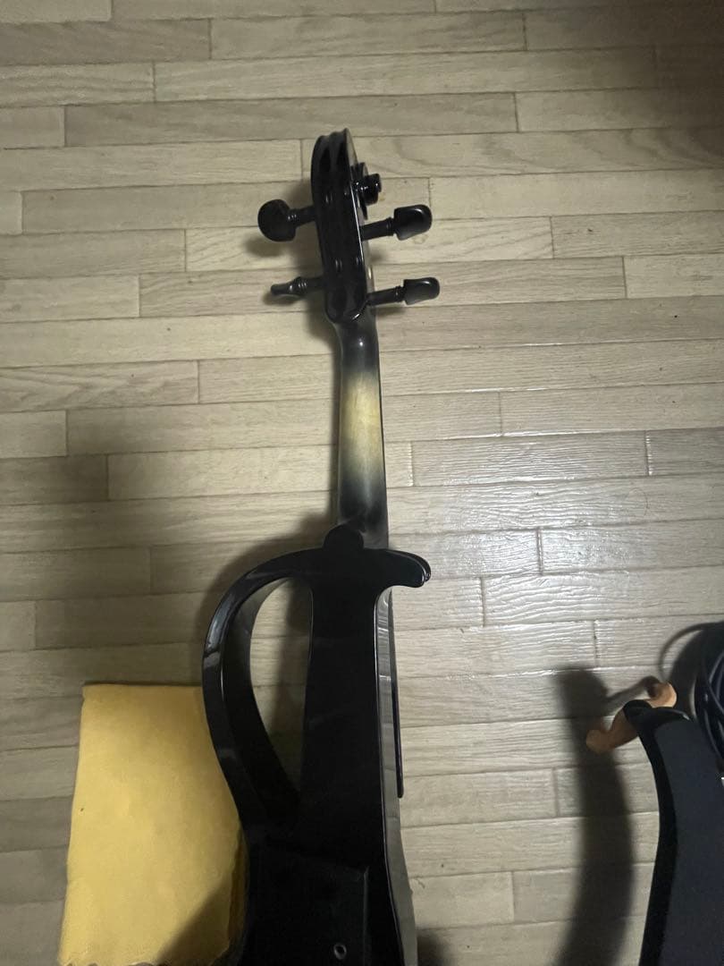 エレクトリックバイオリンと付属品