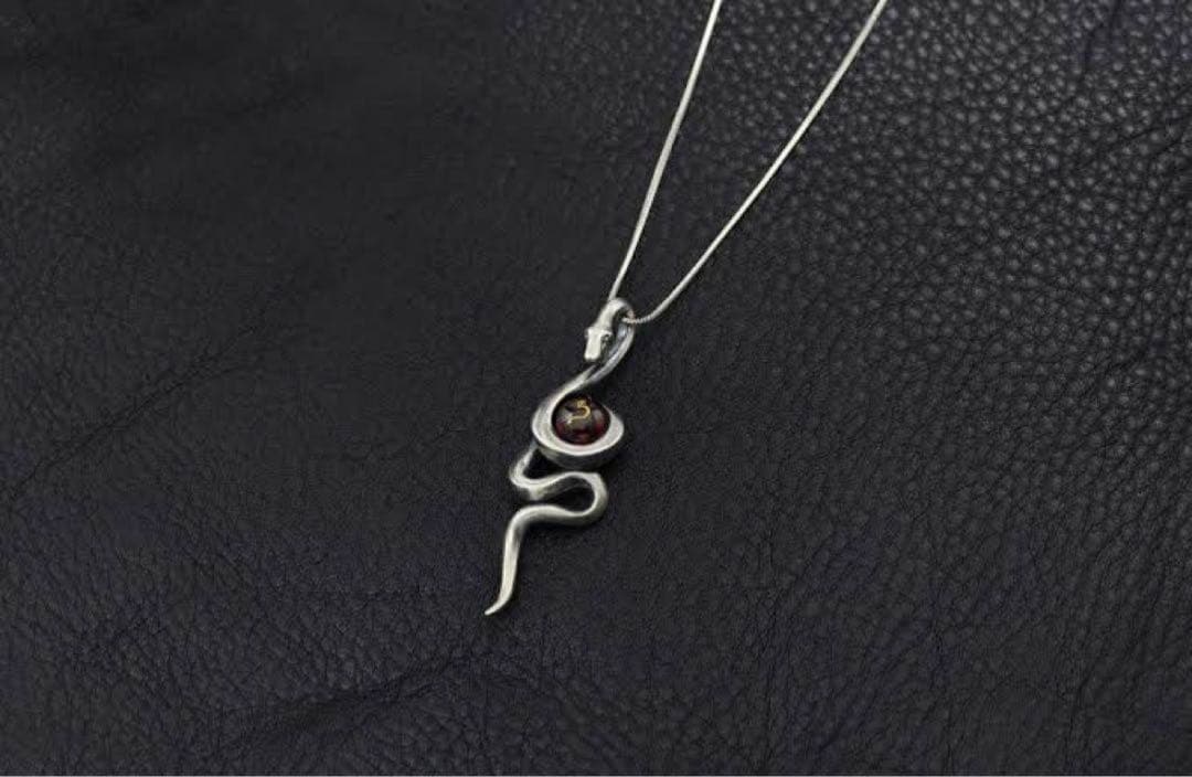 未開封 新品　independent red stone HYDE