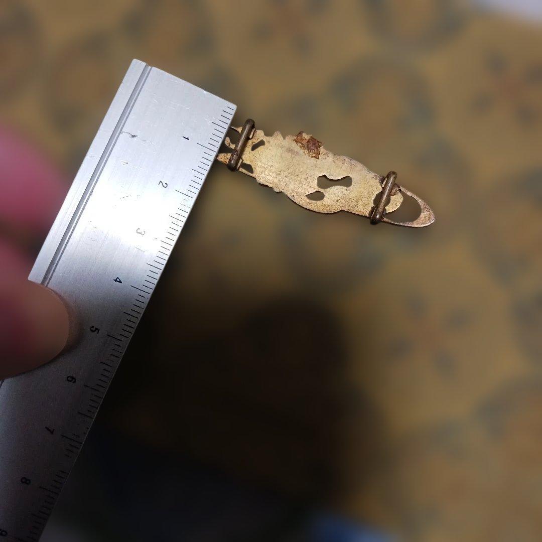 波紋と勾玉(波紋音と真琴？)と菊　帯留　金工　アンティーク