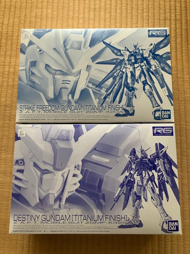 バンダイ RGストライクフリーダム デスティニーガンダム チタニウムフィニッシュ
