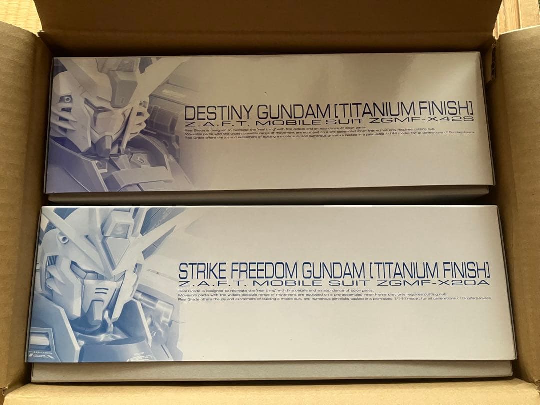 バンダイ RGストライクフリーダム デスティニーガンダム チタニウムフィニッシュ