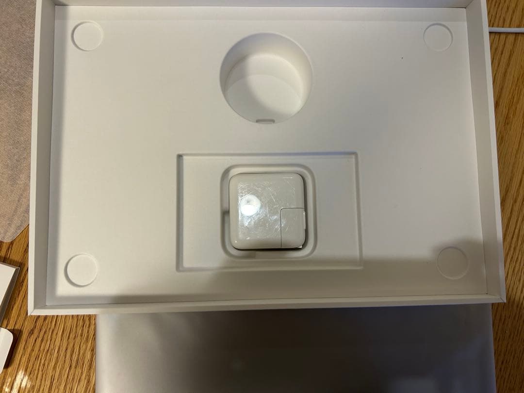 シルバー MacBook Air 2018