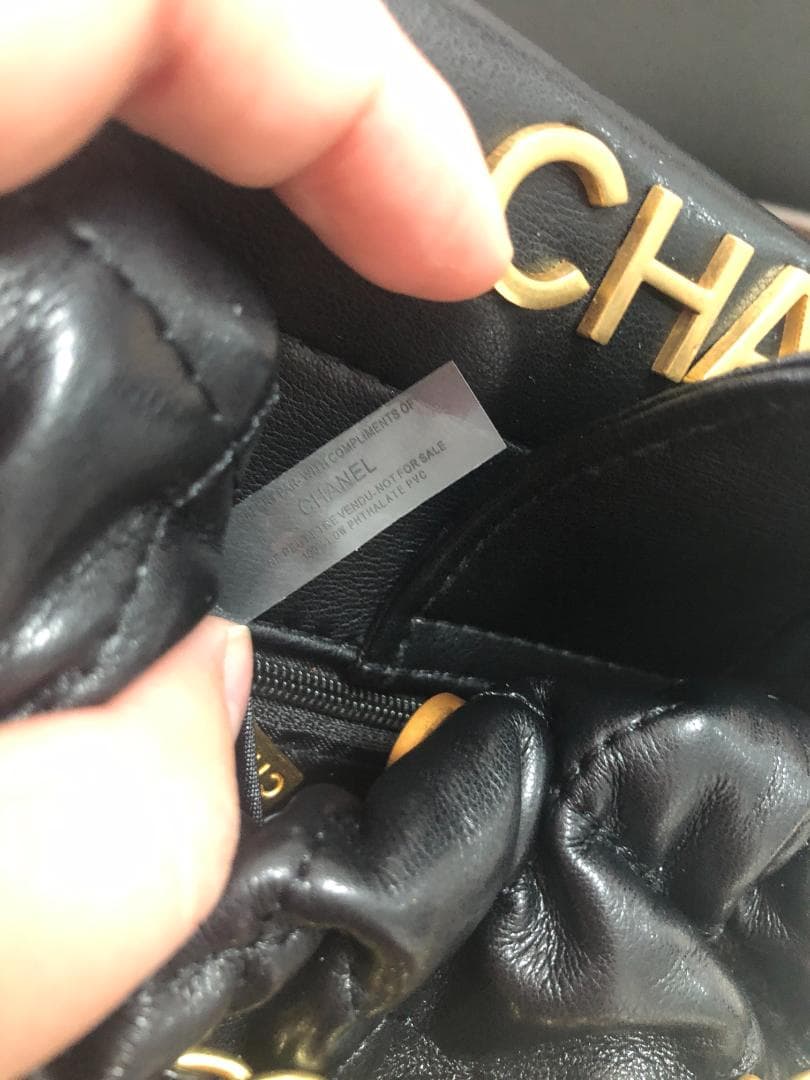 箱付きますショルダーバッグ　ブラック