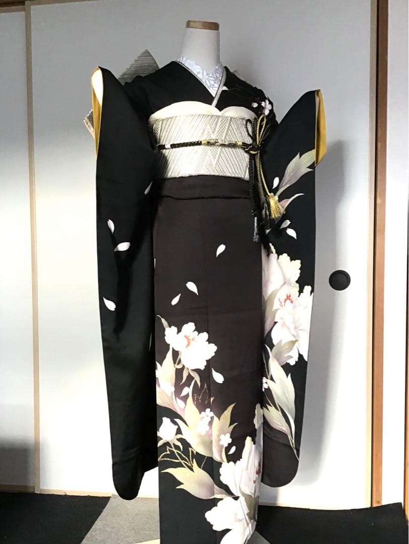 ちゃむりんご 振袖フルセット　黒　濃茶　牡丹　正絹　シック　豪華　成人